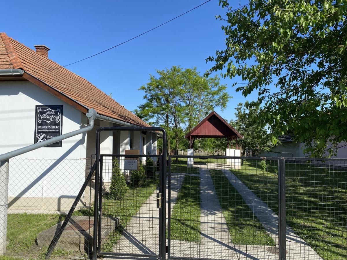 Alfoeldi Vendeghaz - Devavanya Exterior photo